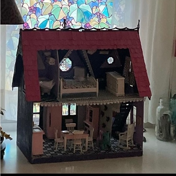 REAL Wooden Victorian Dollhouse - Picture 4 of 4